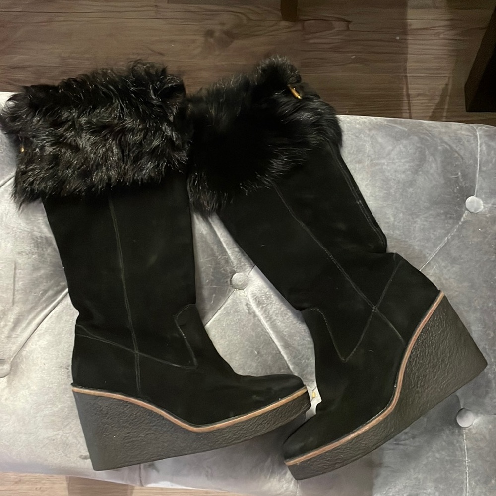 UGG Valberg Fur Women’s Boots, size 9